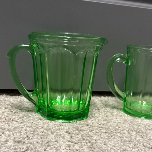 Vintage Hazel Atlas Green glass pitcher set of 2 ribbon pattern paneled design - Picture 4 of 16